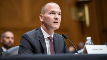 La position de la SEC contre Coinbase est-elle justifiée? Le CLO de Ripple donne son avis